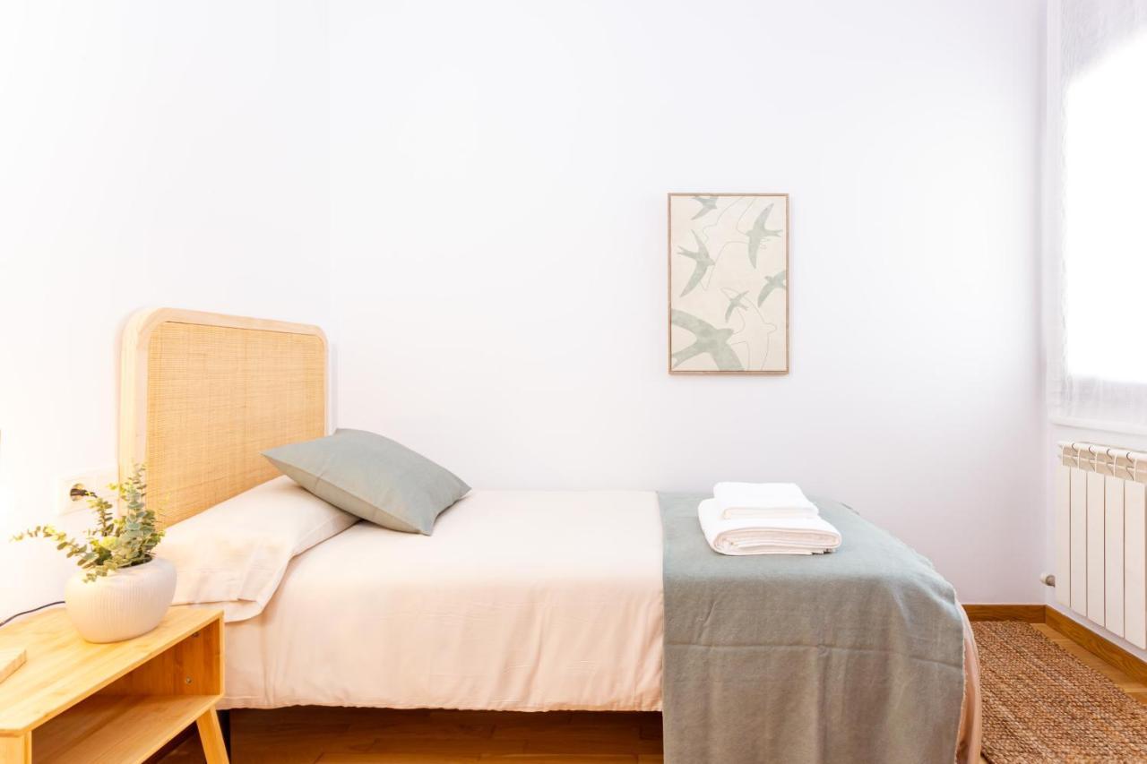 Elegante Duplex En Terrassa, Barcelona Apartment Bagian luar foto