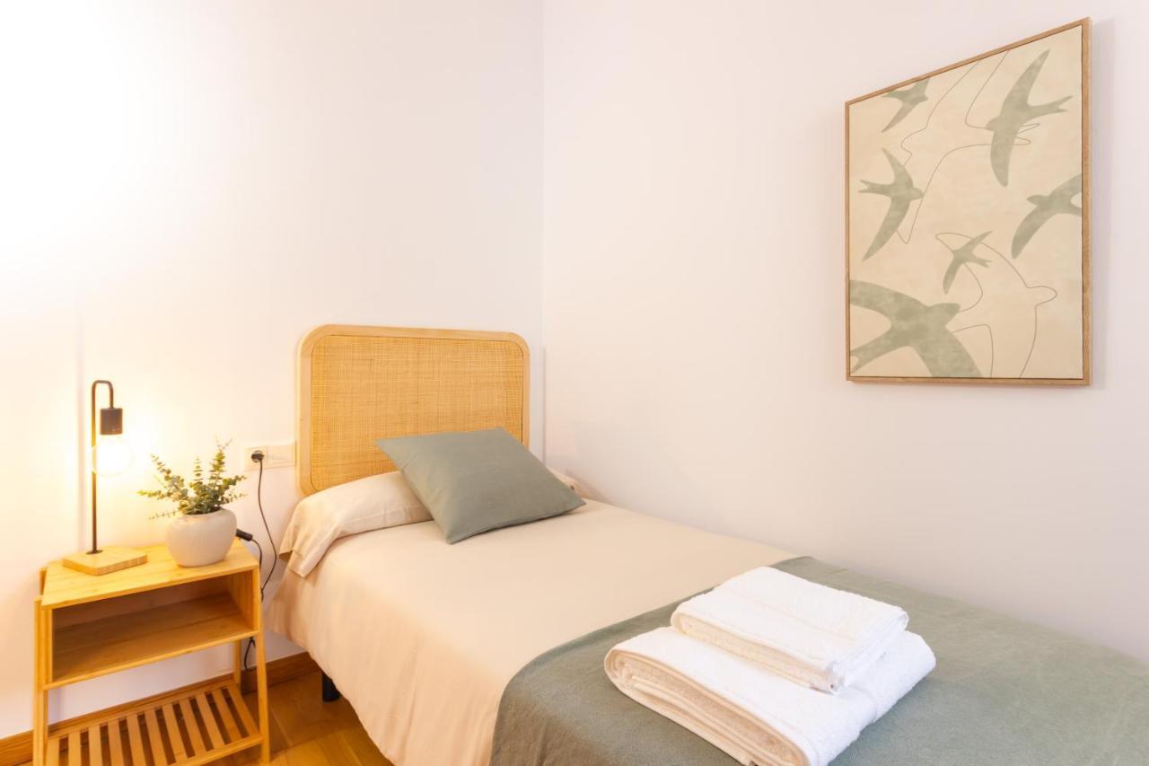 Elegante Duplex En Terrassa, Barcelona Apartment Bagian luar foto